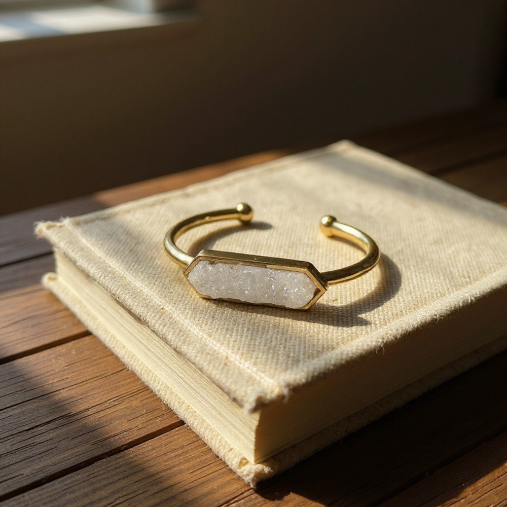 Kinsley Armelle Quartz Gold and White Bracelet